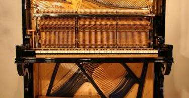 Pianohaus Hamann: Feurich Klavier von innen, große Mechanik