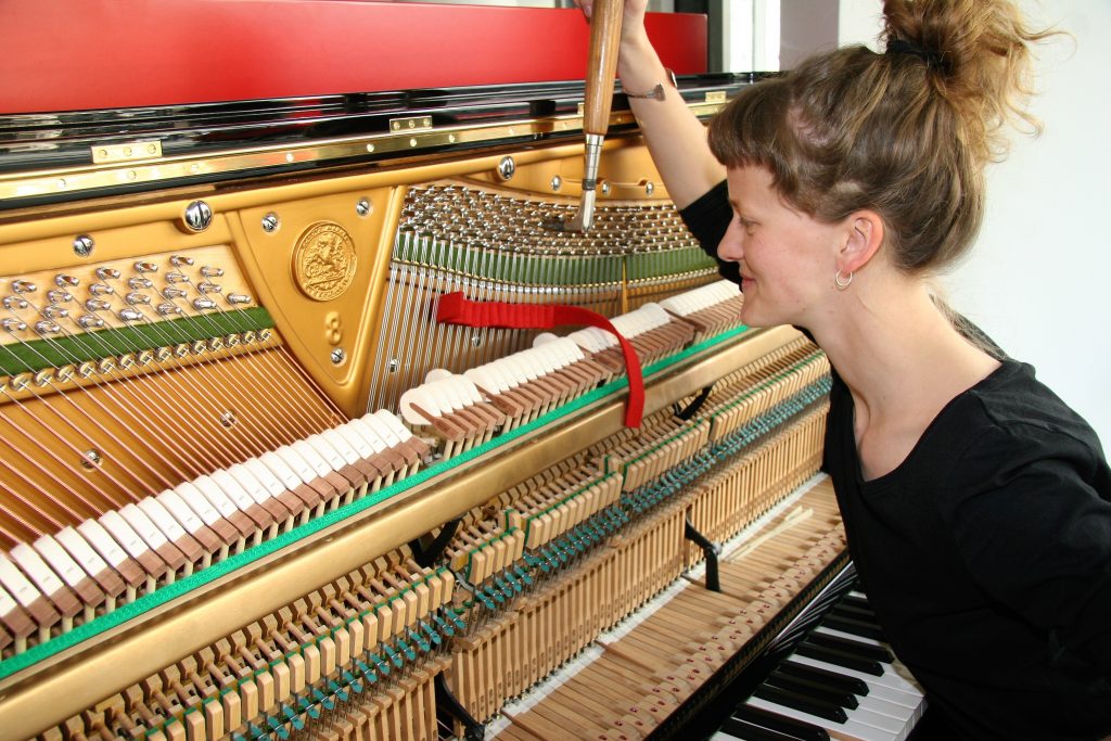 Pianohaus Hamann: Stimmen eines Klaviers,