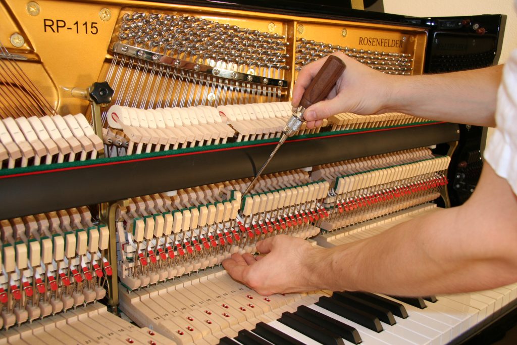 Pianohaus Hamann: Auslöse stellen, Regulierung gebrauchtes Klavier