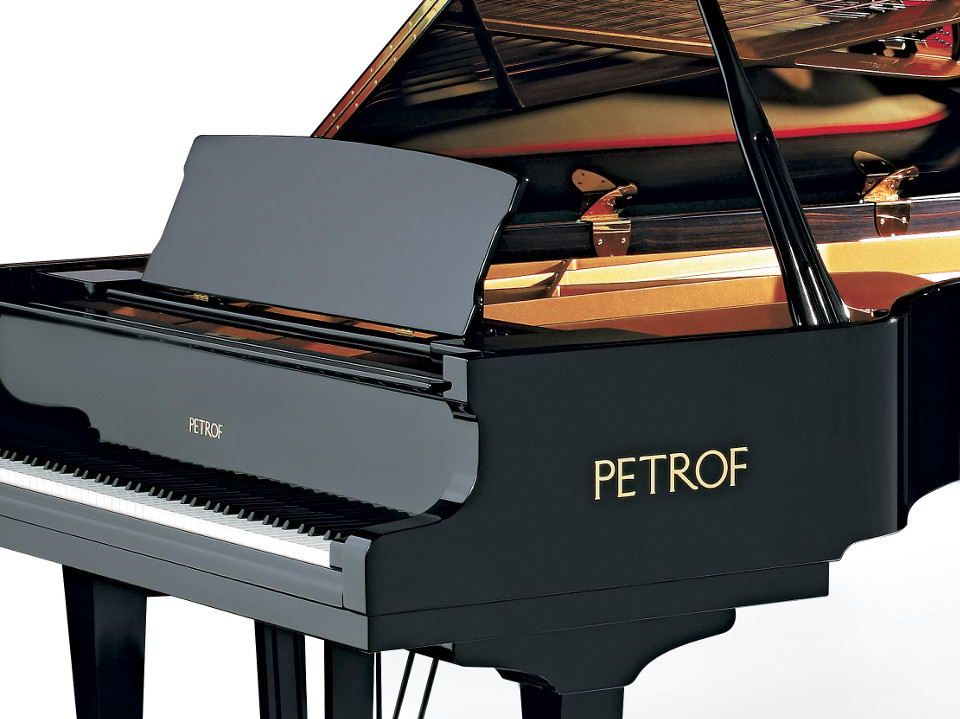 Marken Klavier und Piano - Beispiel Petrof